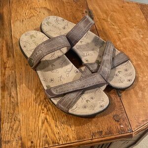 Floral Insole Brown Sandals